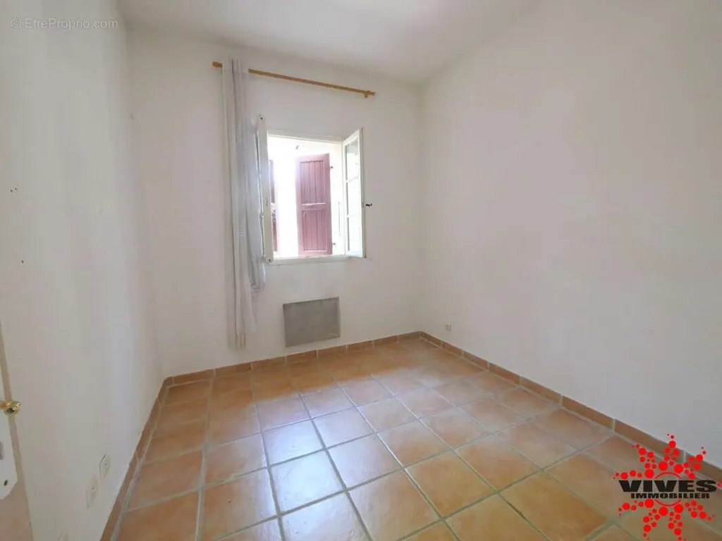 Pièces - Maison de Campagne avec Terrasse à Cruzy