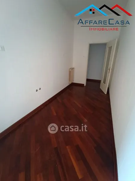 Pièces - Three-Bedroom Apartment with Balcony in Caltanissetta