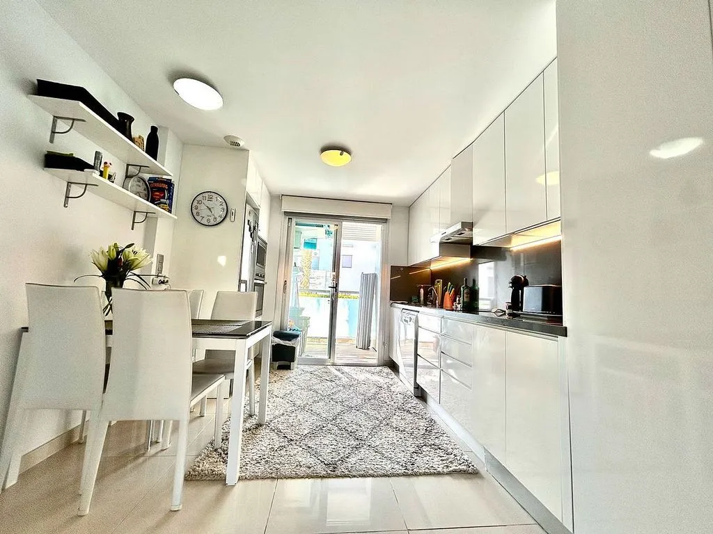 Köök - Twin-bedroom Apartment with Pool in Torrevieja