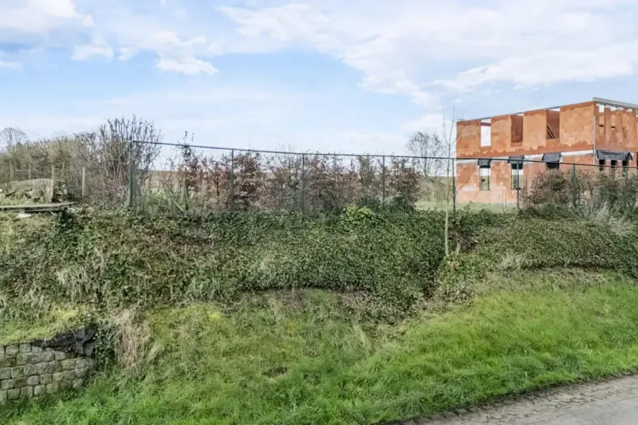 Garden - Building Land with South-East Orientation in Petit-Hallet