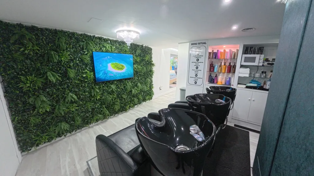 Toad - Design Salon with Modern Finishes in Benidorm