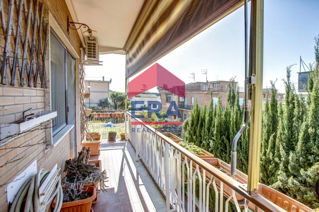 Balcon - Spacious Apartment with Balcony in Acilia, Rome