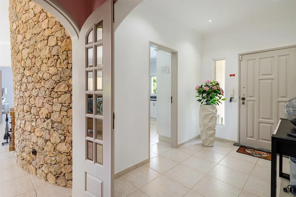 Hallway - Detached House with Pool in Loulé, Portugal