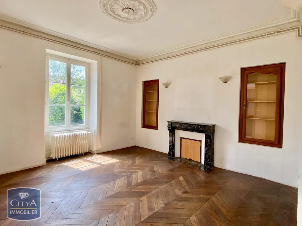 Séjour - Appartement de Plain-Pied avec Jardin à Orne