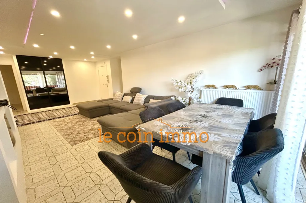 Salle à manger - Appartement Traversant avec Terrasse à Antibes