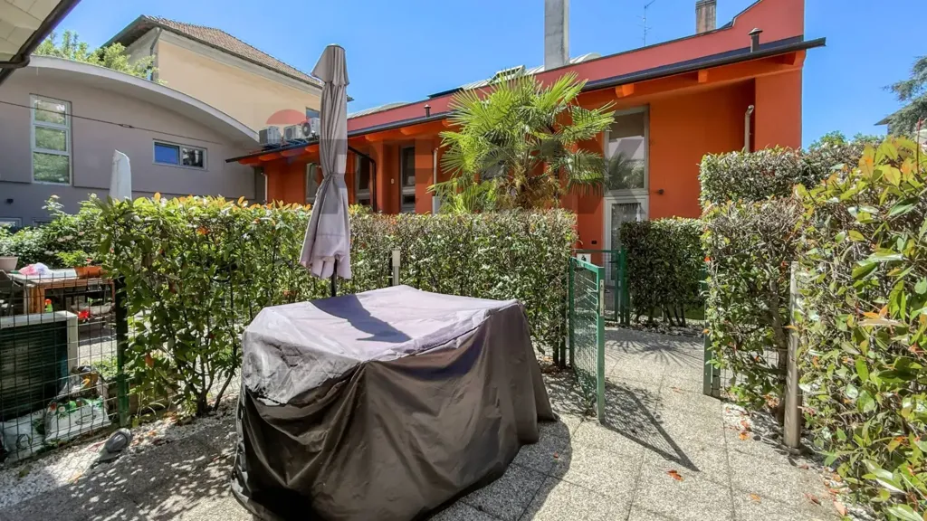 Terrass - Ground Floor Apartment with Terrace in Milan