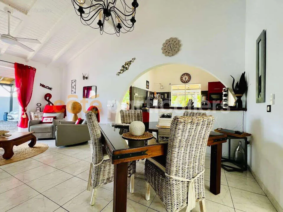Söögituba - Furnished House with Pool in Saint-François