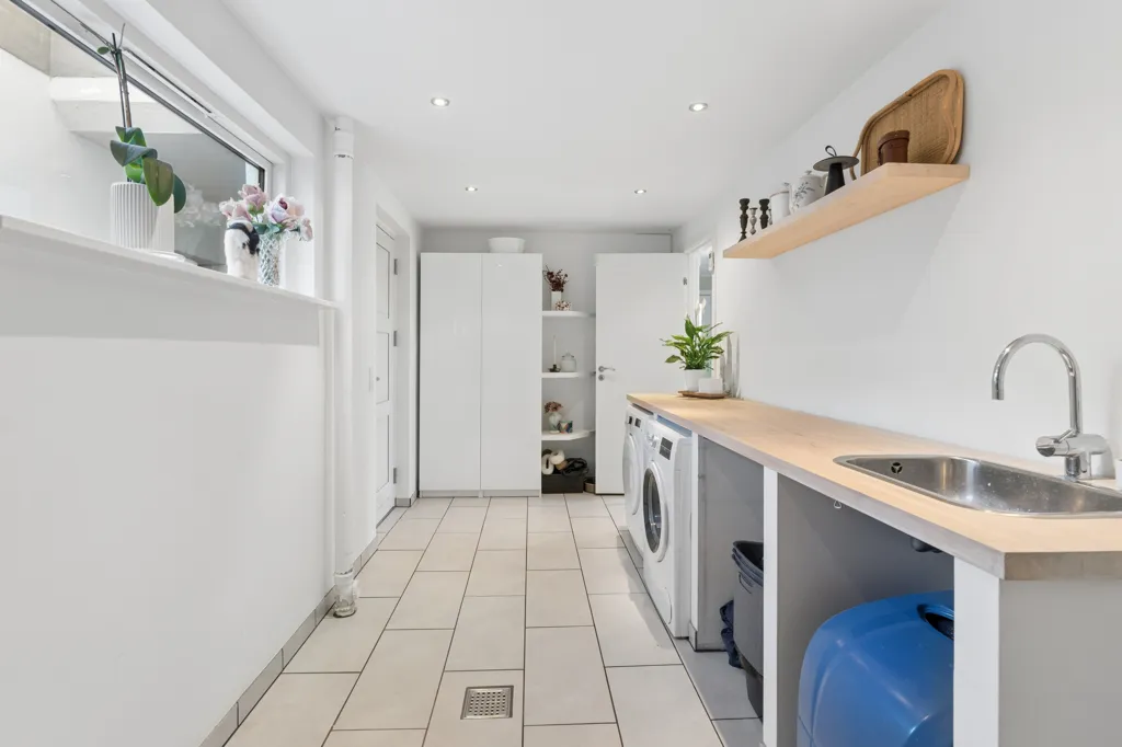 Pesuköök - Renovated Villa with City View in Vejby