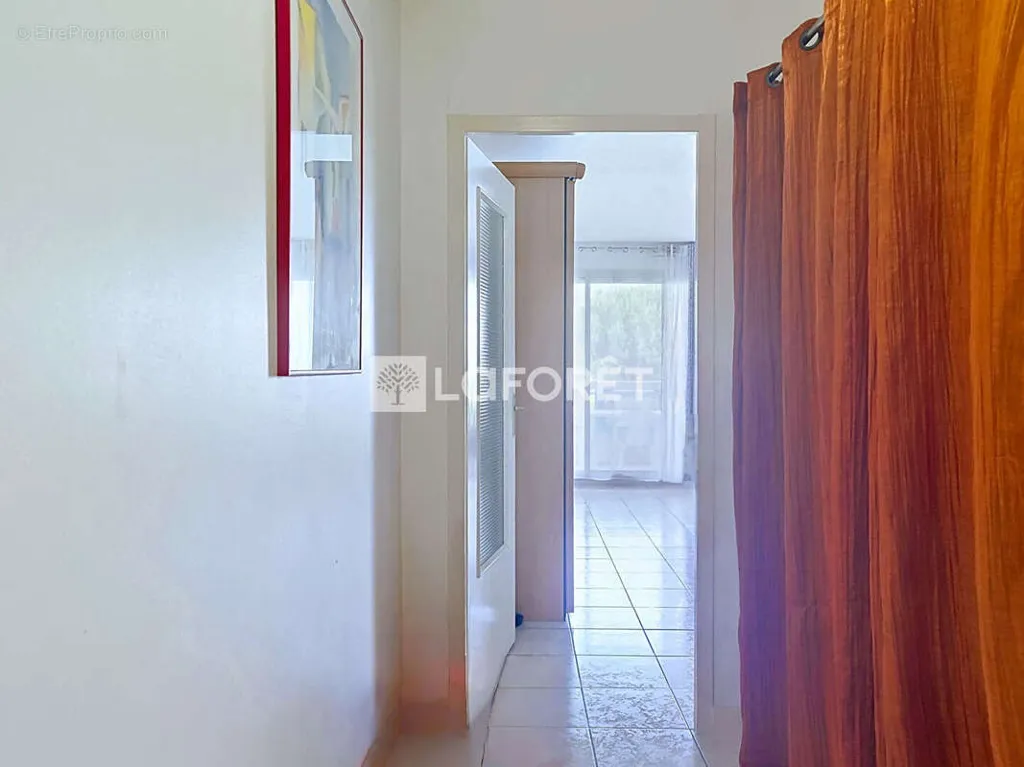 hallway_entrance