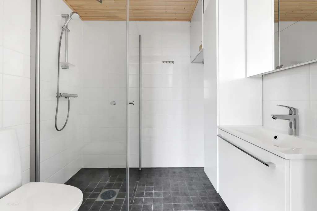Bagni - 8th Floor Apartment with Balcony in Vuosaari