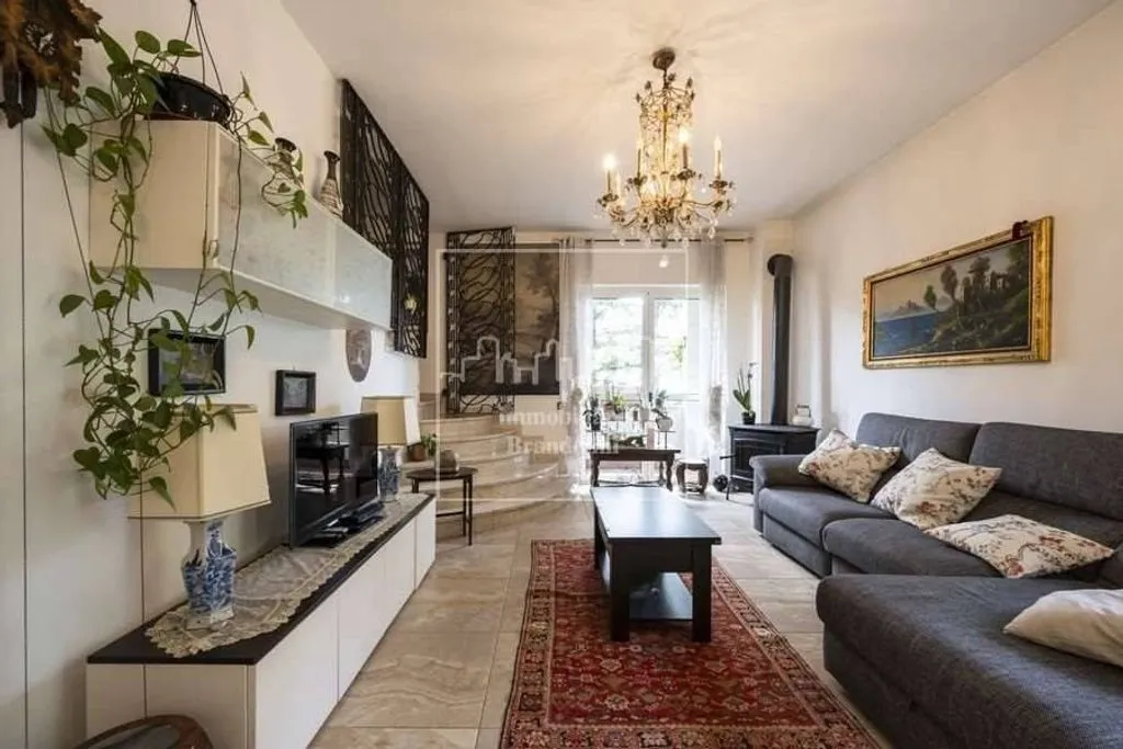 Soggiorno - Villa with Lake View in Gavirate