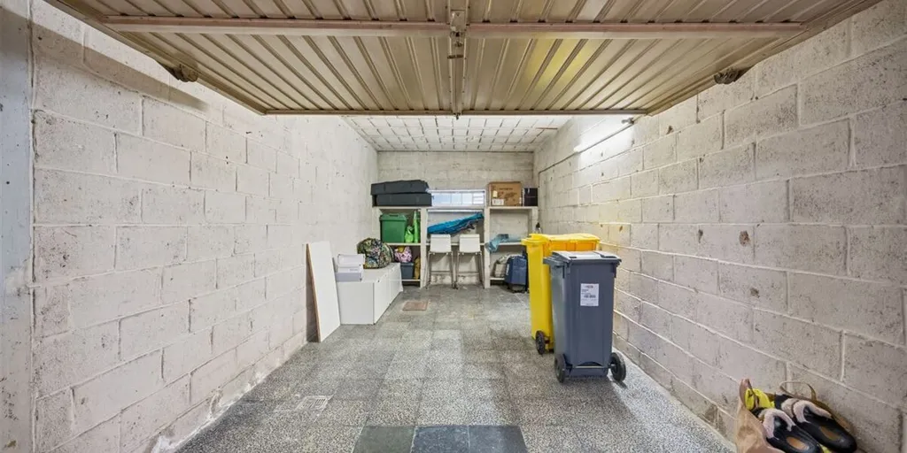 Garage - Appartement Rénové avec Terrasse à Kortenberg