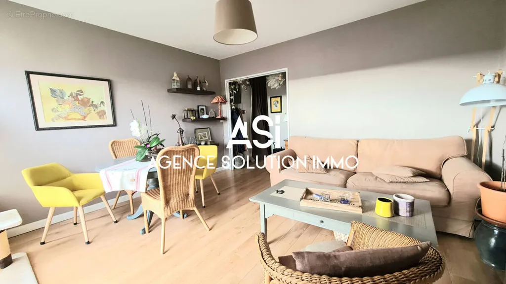 Séjour - Appartement T3 avec Balcon au Quartier Murat