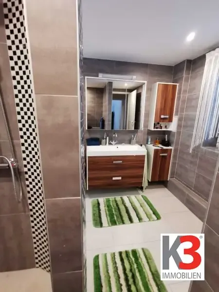 Salles de bain - Barrier-Free Bungalow with Workshop in Quiet Area