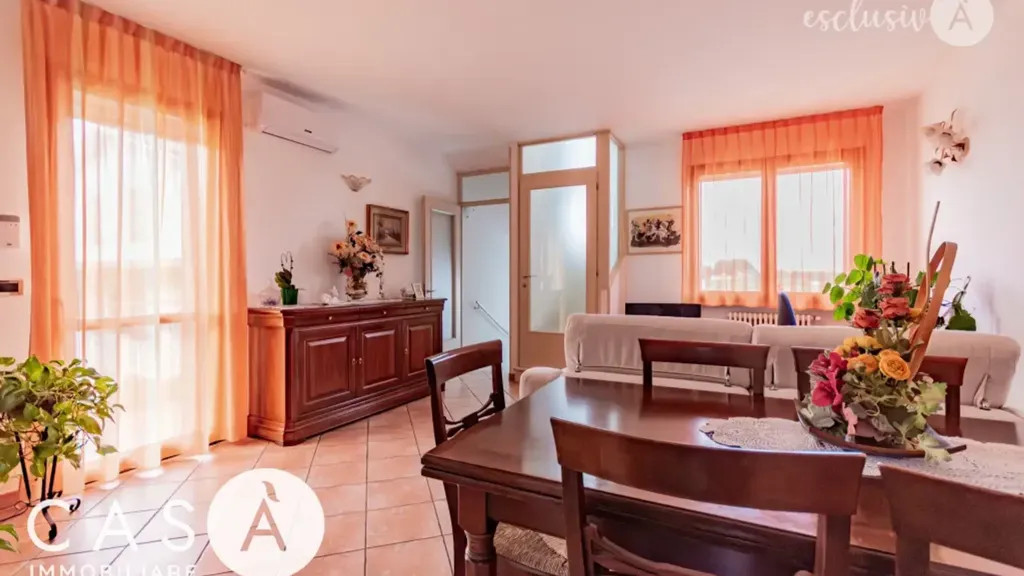 Salle à manger - Villa Portion with Garden in Forlì