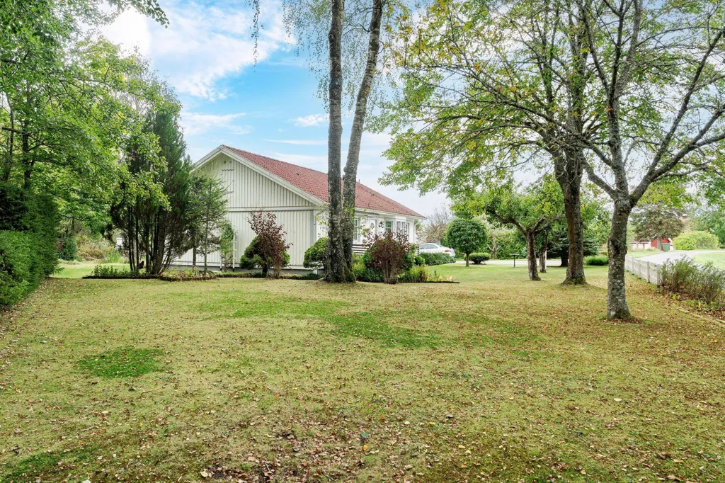 Garden - One-Storey Villa with Garden in Skara