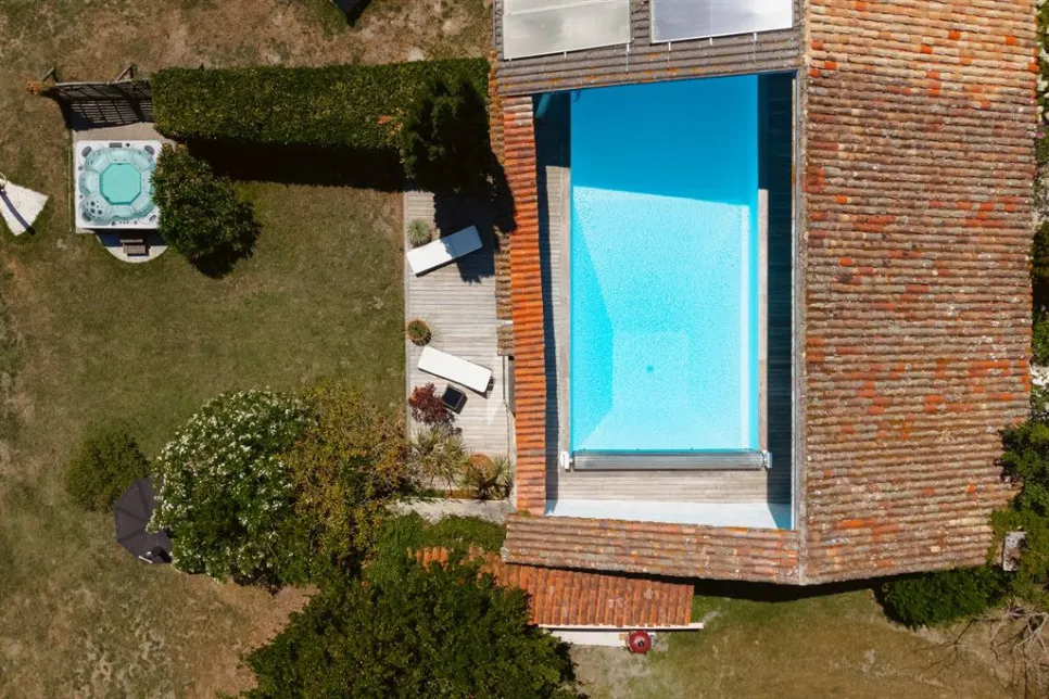 Vue aérienne - Logis Historique avec Piscine près de Royan