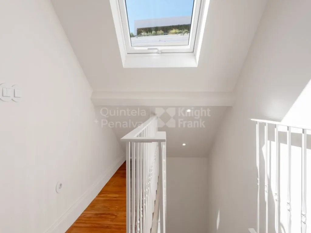 Toad - Refurbished Triplex Flat in Monte Estoril, Cascais