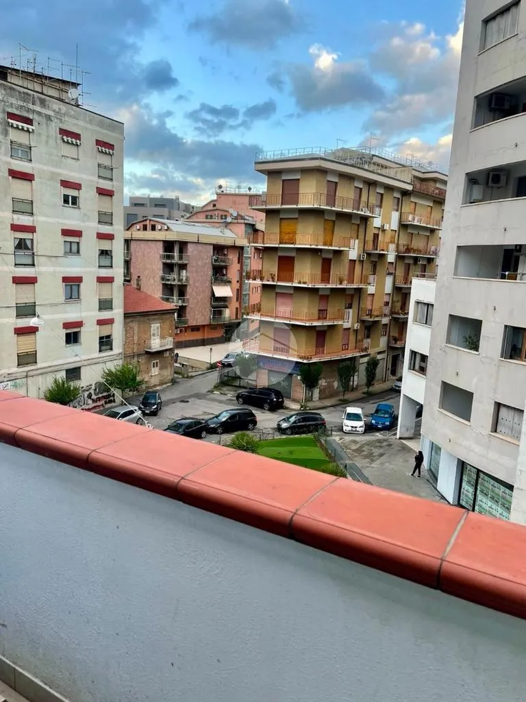 Balcón - Modern 3-Bedroom Apartment in Cosenza