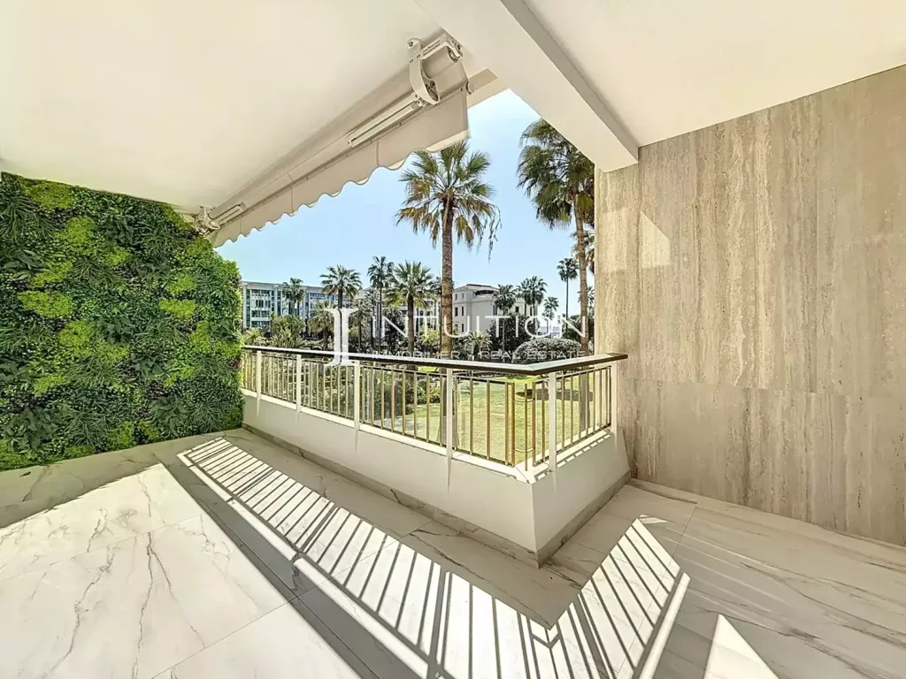 Rõdu - 2-Bedroom Apartment with Sea View in Cannes Croisette