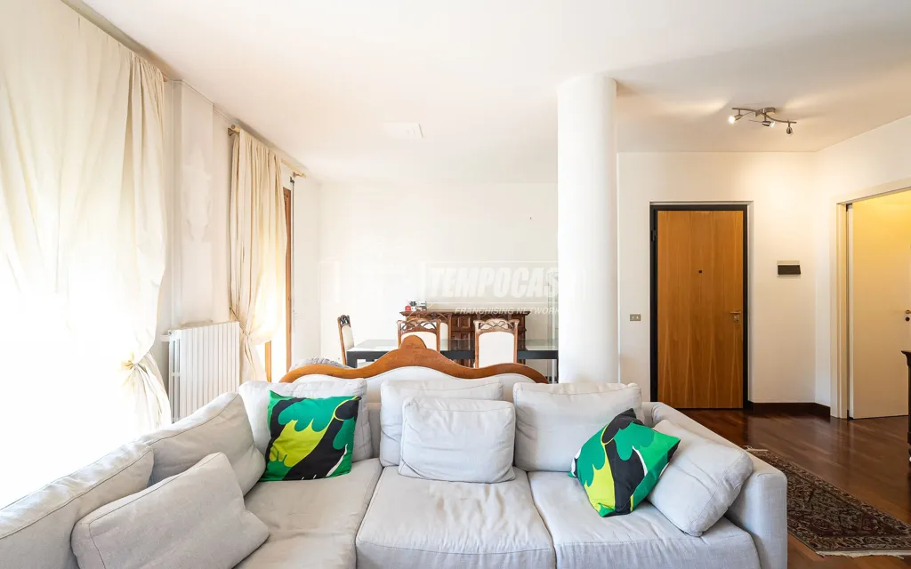 Séjour - Mansard Apartment with Balcony in Mariano Comense