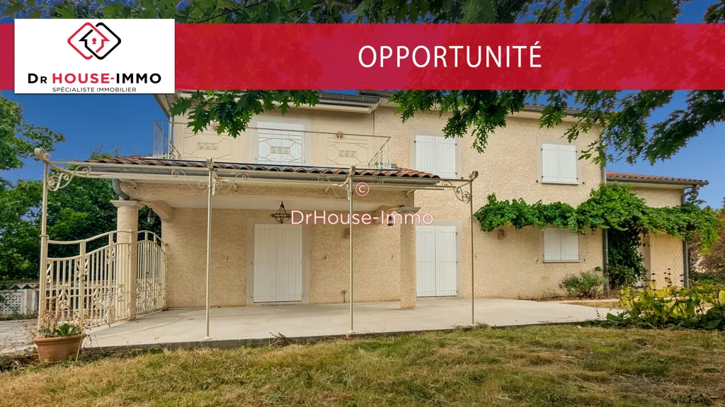 Extérieur - Maison de 7 Chambres avec Piscine à Chazay-d'Azergues