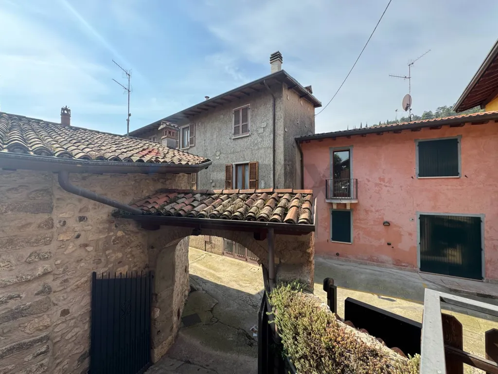 Garden - Independent House with Private Courtyard in Gavardo