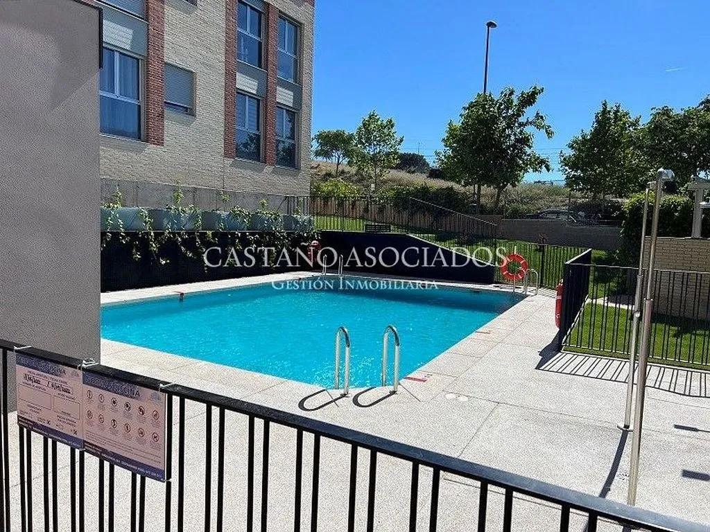 Piscine - Apartment with Pool in Nuevo Tres Cantos