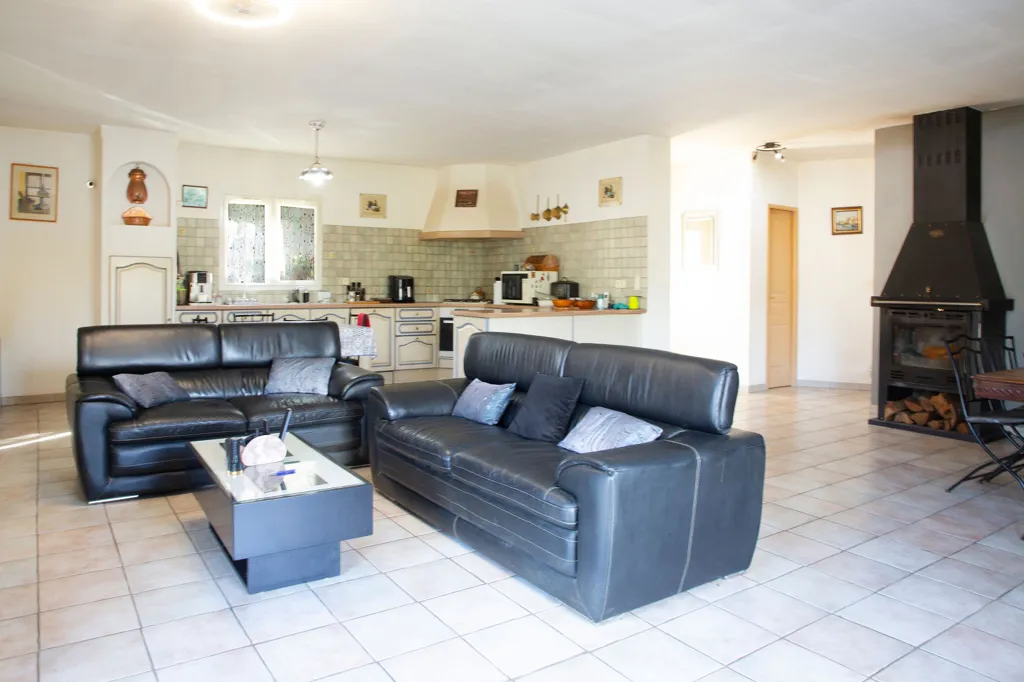 Séjour - Bungalow de plain-pied avec terrasse à Luri