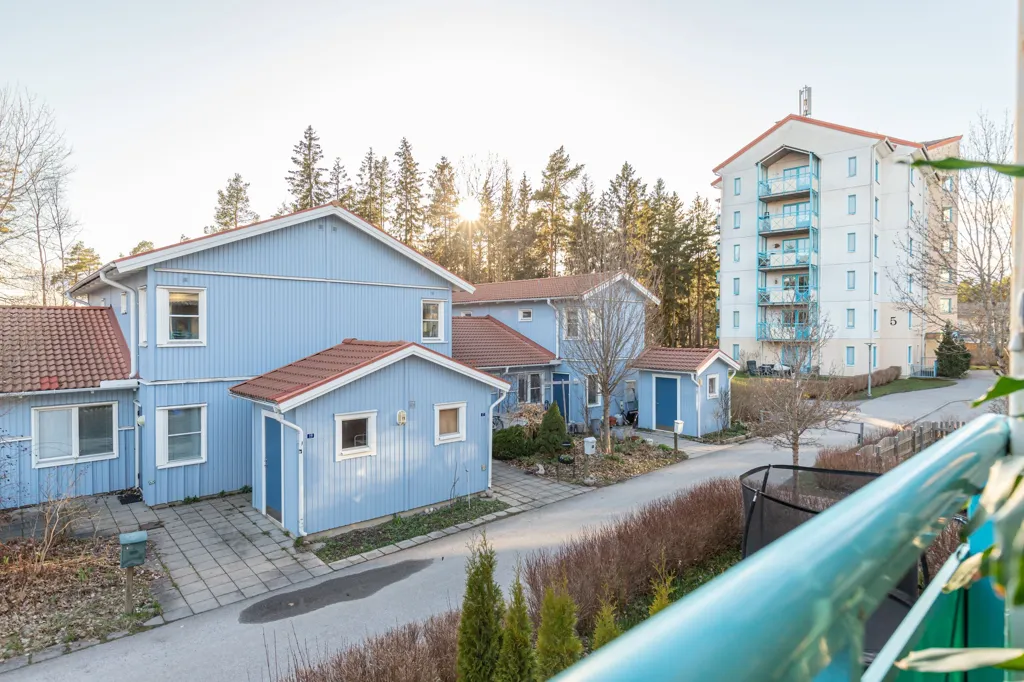 Balcon - Renovated Apartment with Balcony in Stenrösvägen