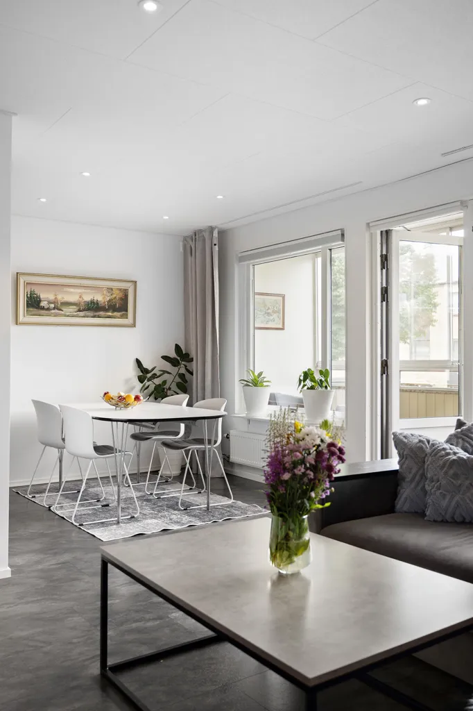 Sala da pranzo - Modern Flat with West-Facing Balcony on Kärrets väg