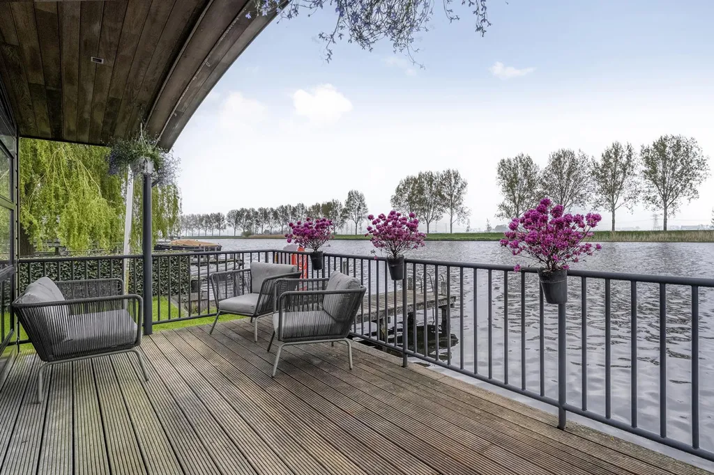 Terrass - Floating House with Private Dock in IJsselmuiden