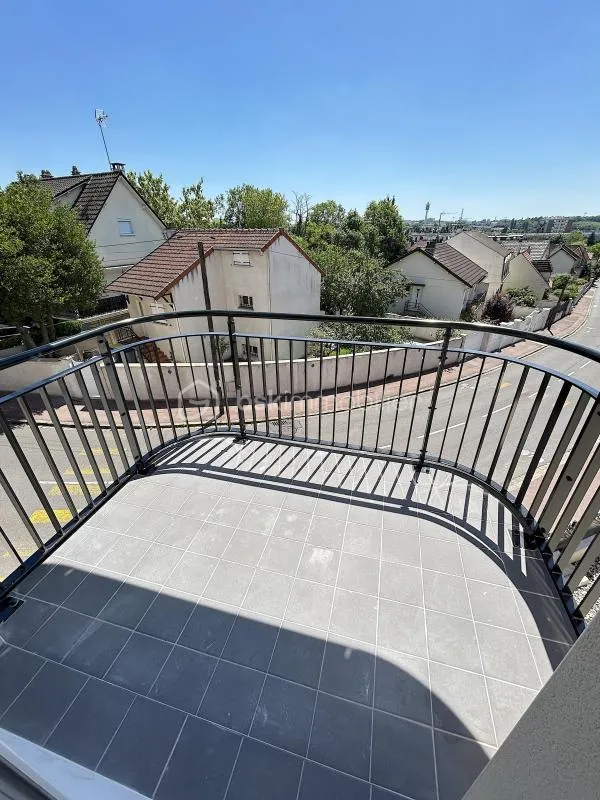 Balcony - New 3-Piece Flat with Balcony near RER A
