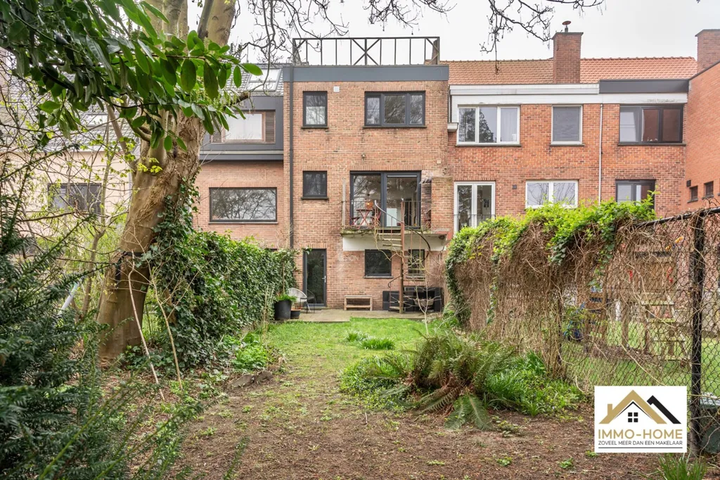 Jardin - Appartement de 3 Chambres avec Terrasse à Sint-Amandsberg
