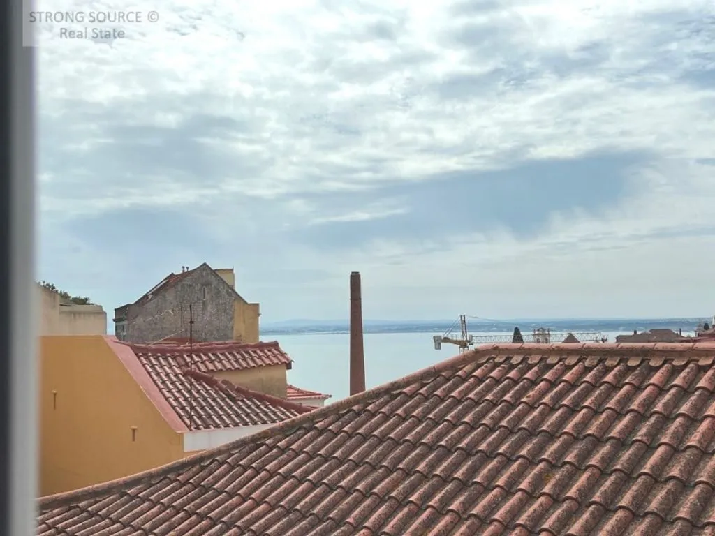 Terrass - Luxury Apartments with River View in Graca, Lisbon
