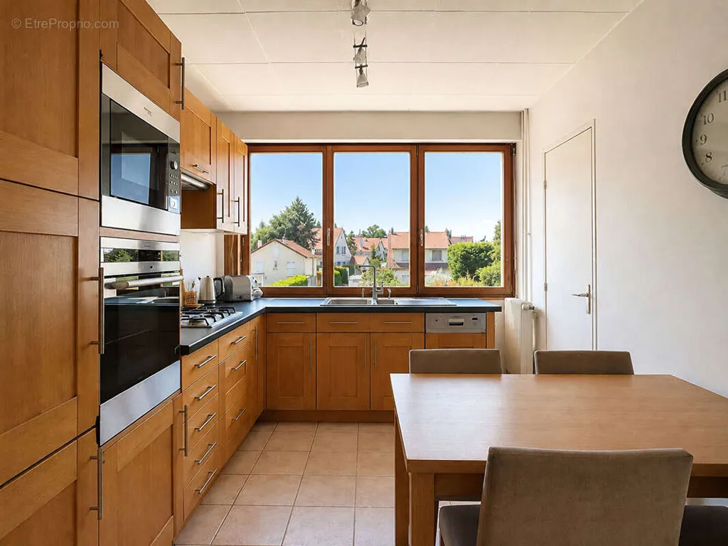 Köök - 3-Bed Apartment with Balcony in Montgeron