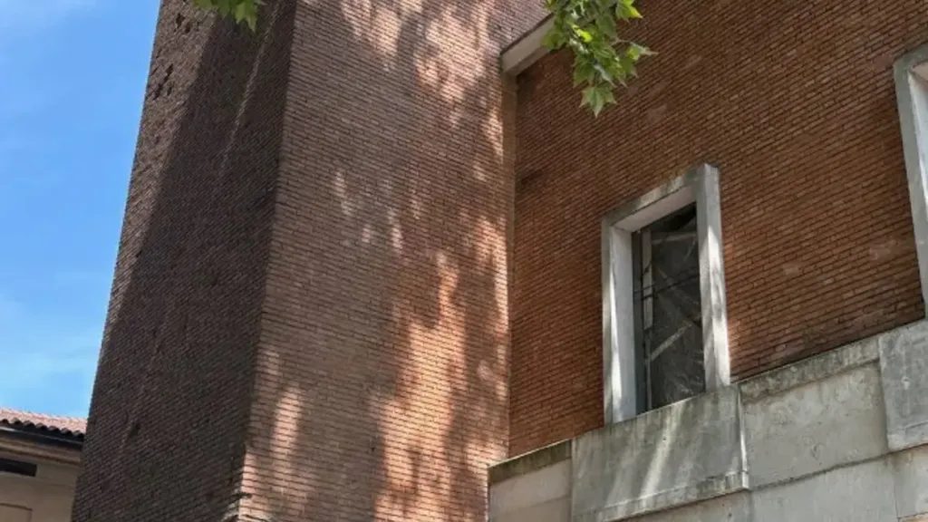 Exterior - Apartment with Piazza View in Mantua