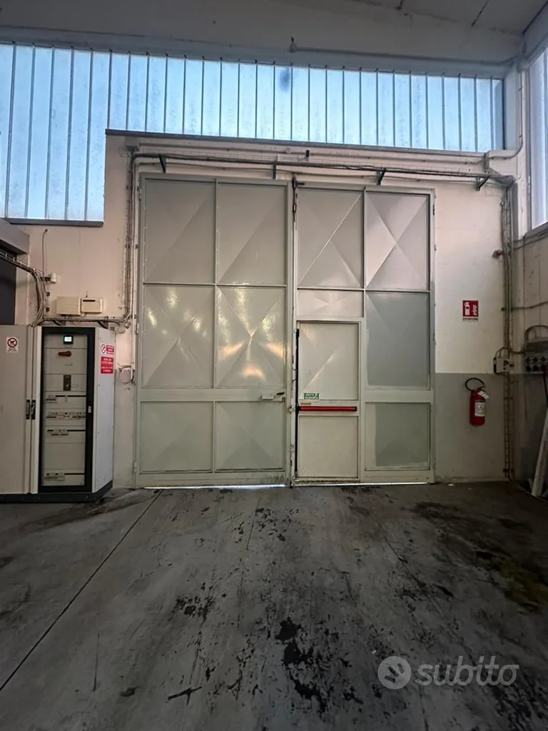 Garaaž - Warehouse with Parking in Medolago Industrial Zone