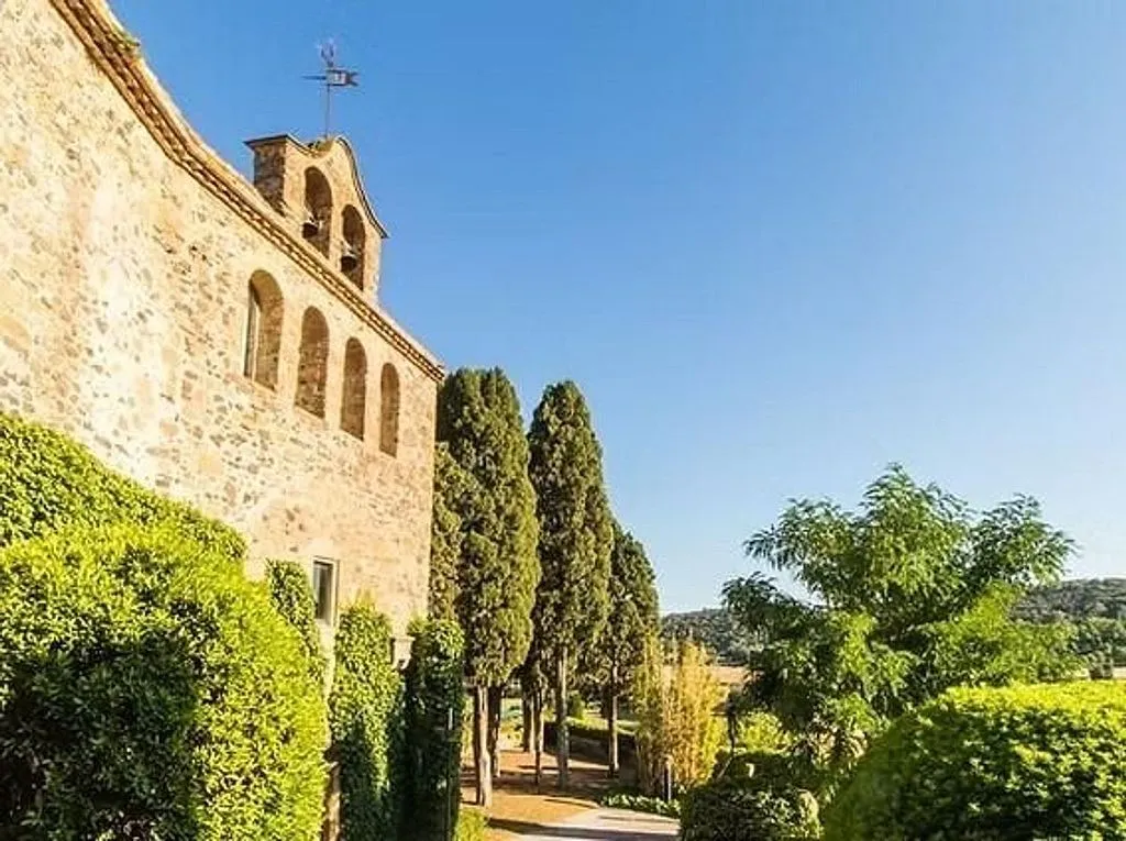 Aed - 13th-Century Castle with Pool in Foixà