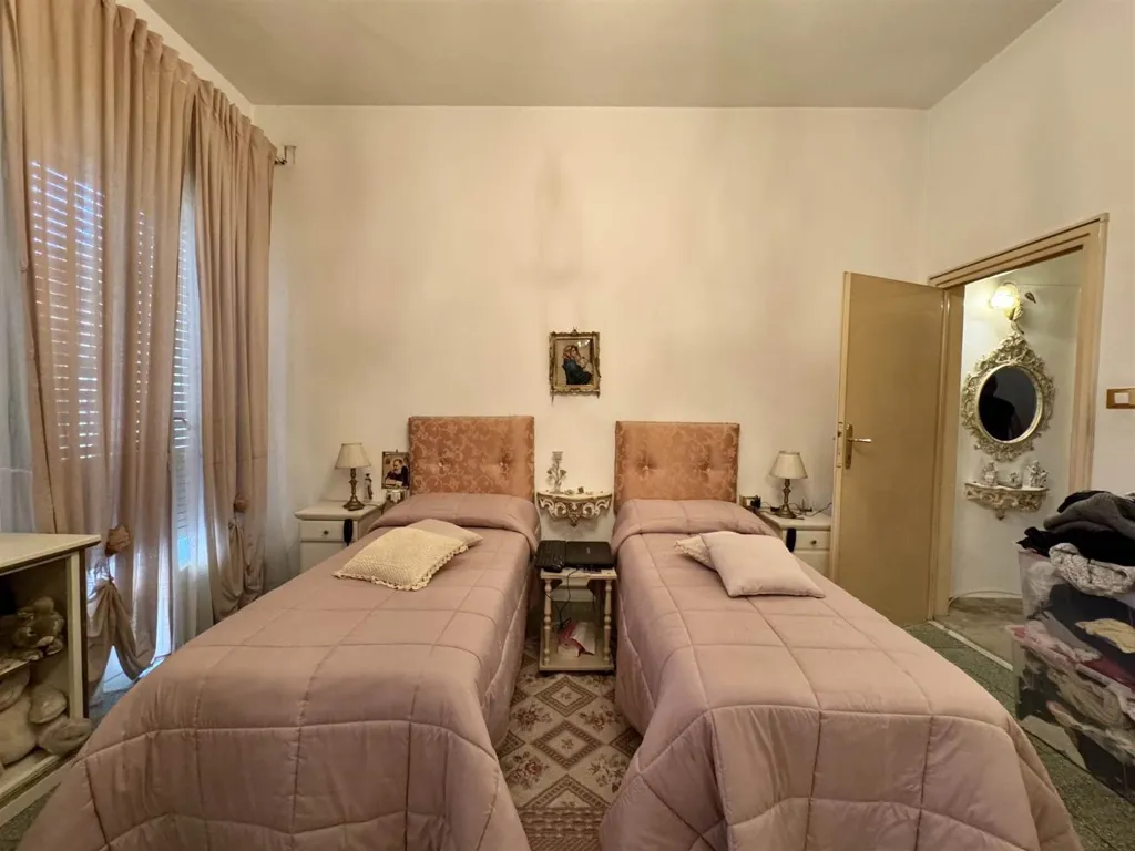 Bedrooms - Terraced Villa with Lake View in Viareggio
