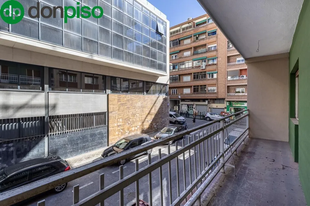 Balcon - Apartment with Terrace in Granada