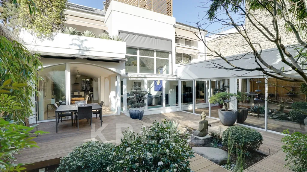 Terrass - Secluded Renovated House with Garden in Boulogne Billancourt