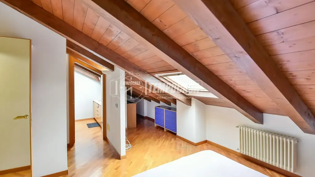Toad - Two-Level Apartment with Balcony in Cantù