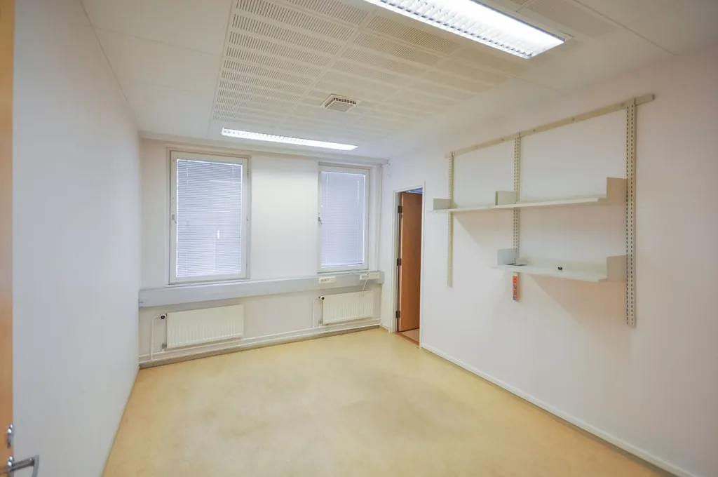 Bureau - Commercial Space with District Heating in Ylitornio