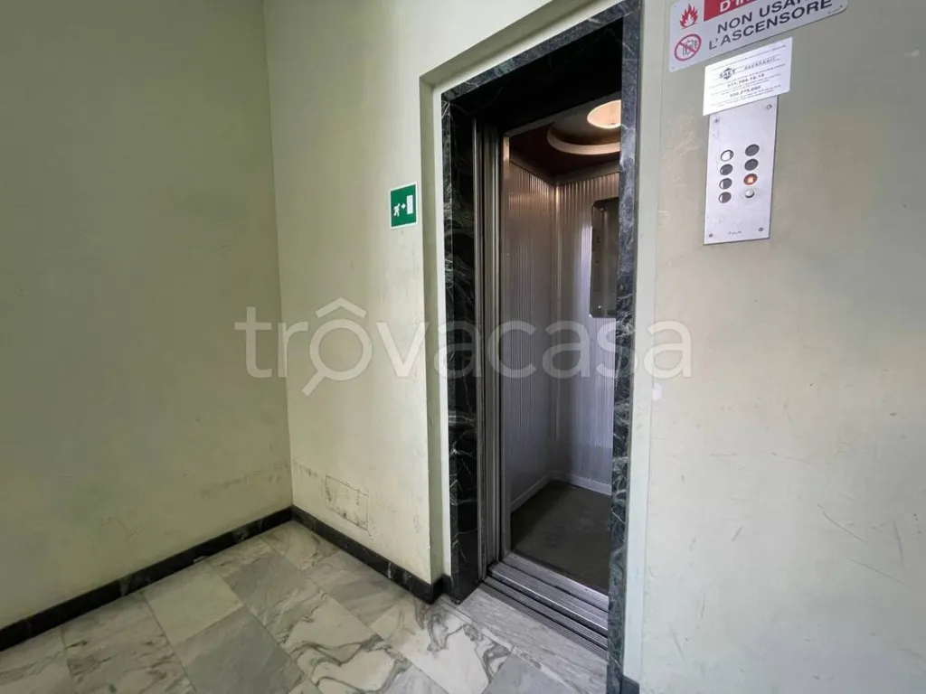 Esik - Trilocale with Terrazzo in Central Turin