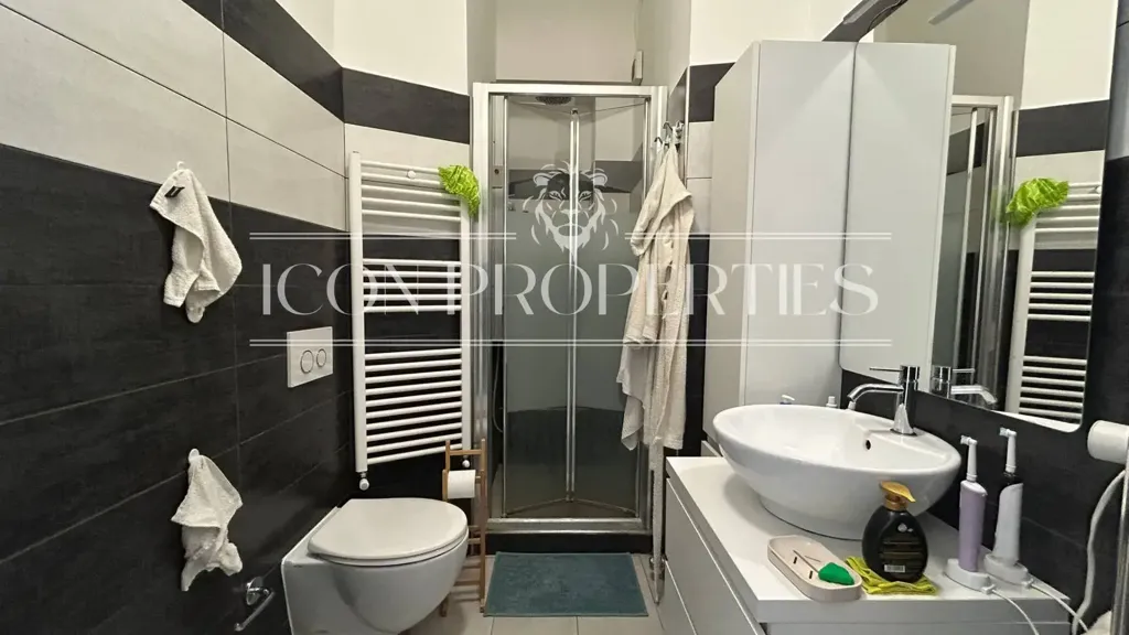 Bathrooms - Bright 2-Bedroom Apartment in Milan's Isola