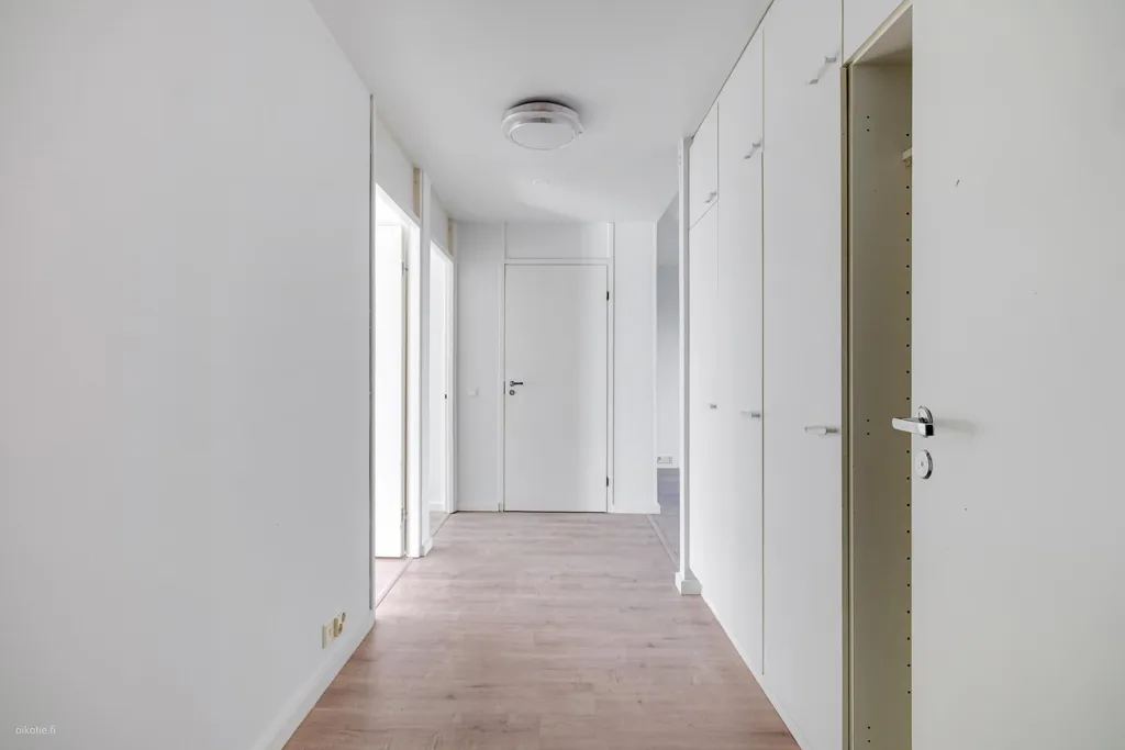 Entrée - 3-Bedroom Apartment with Balcony in Martinlaakso, Vantaa