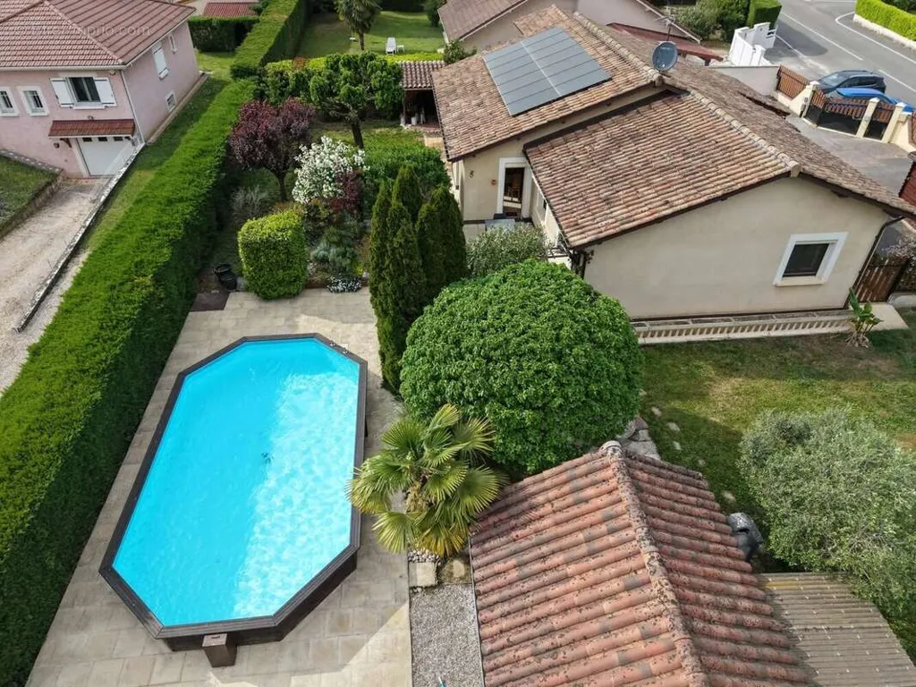 Vue aérienne - Maison de Plain Pieds avec Piscine à St Marcellin