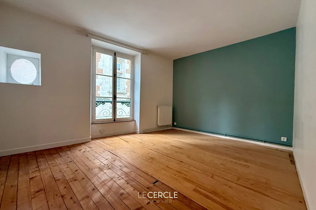 Toad - City Centre House with Three Levels in Senlis
