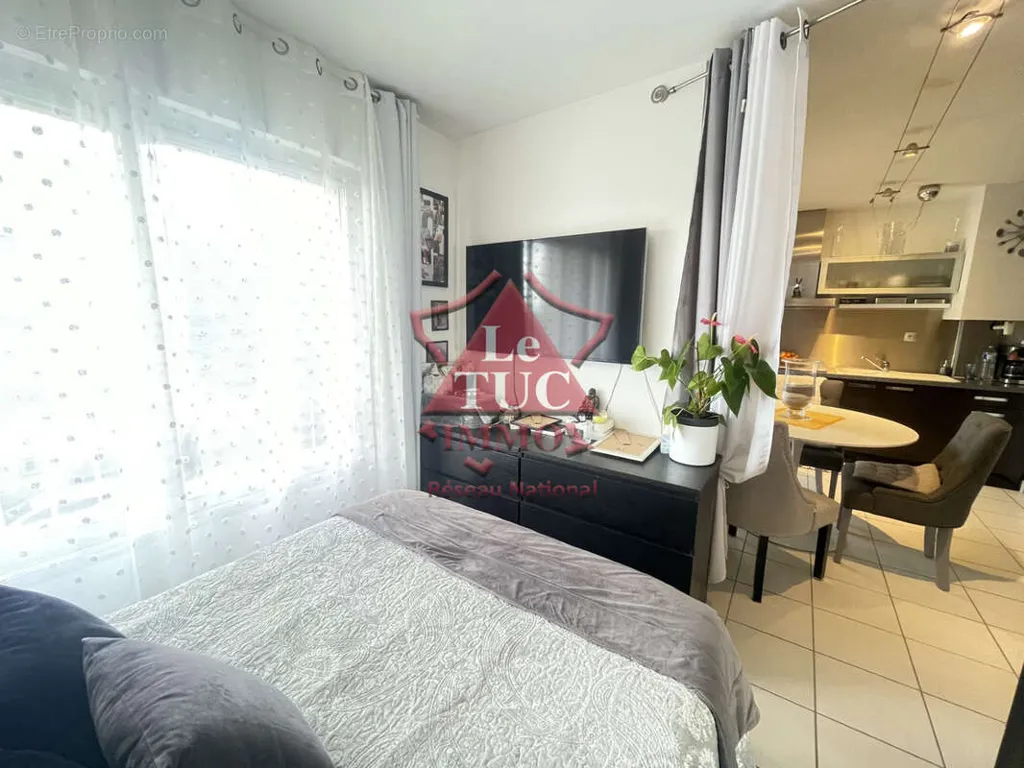 Chambres - Studio avec Parking dans Résidence Gardée près du Centre